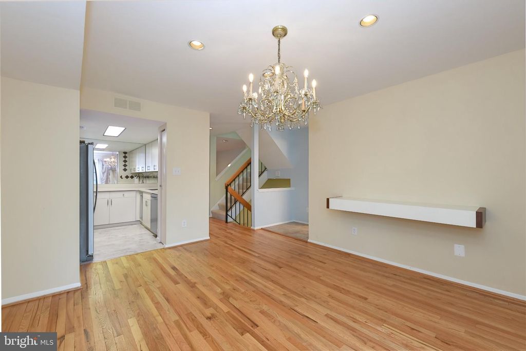 Image 8 of property listing at 45 PENNY LN #45, Baltimore, MD 21209