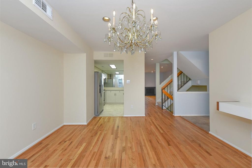 Image 9 of property listing at 45 PENNY LN #45, Baltimore, MD 21209