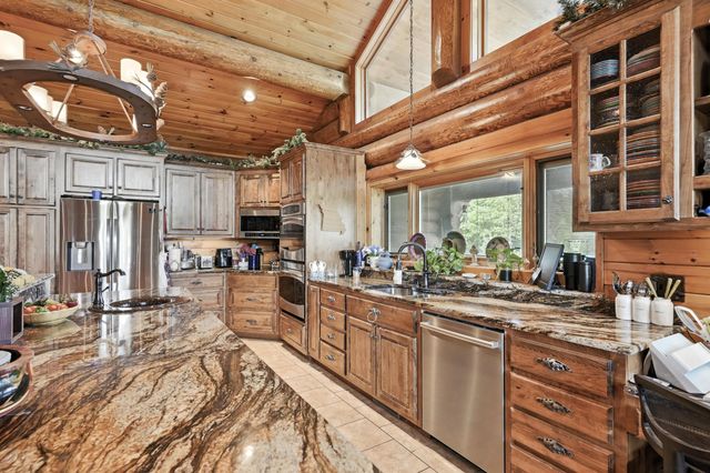 560 County Road 170, Diamond, MO 64840