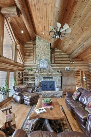 560 County Road 170, Diamond, MO 64840