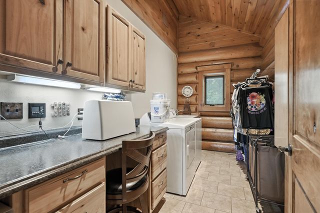 560 County Road 170, Diamond, MO 64840