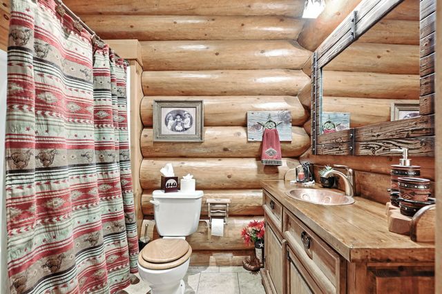 560 County Road 170, Diamond, MO 64840