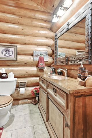 560 County Road 170, Diamond, MO 64840