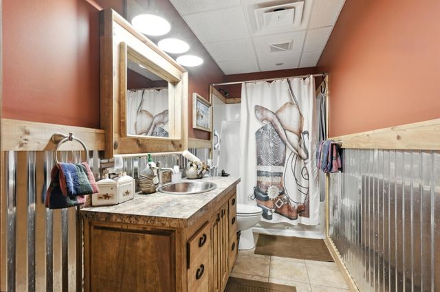 560 County Road 170, Diamond, MO 64840