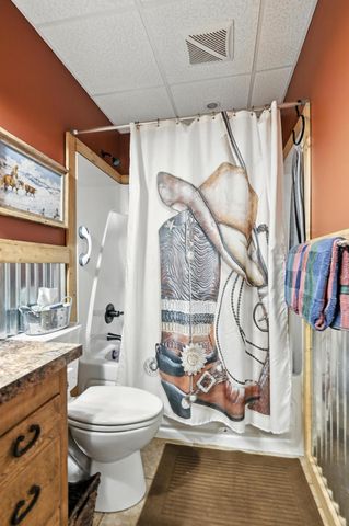 560 County Road 170, Diamond, MO 64840