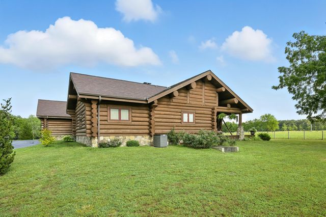 560 County Road 170, Diamond, MO 64840