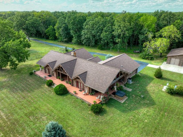 560 County Road 170, Diamond, MO 64840