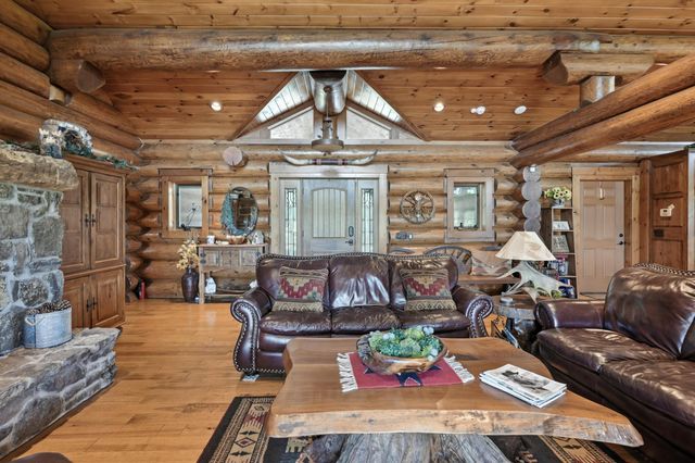 560 County Road 170, Diamond, MO 64840