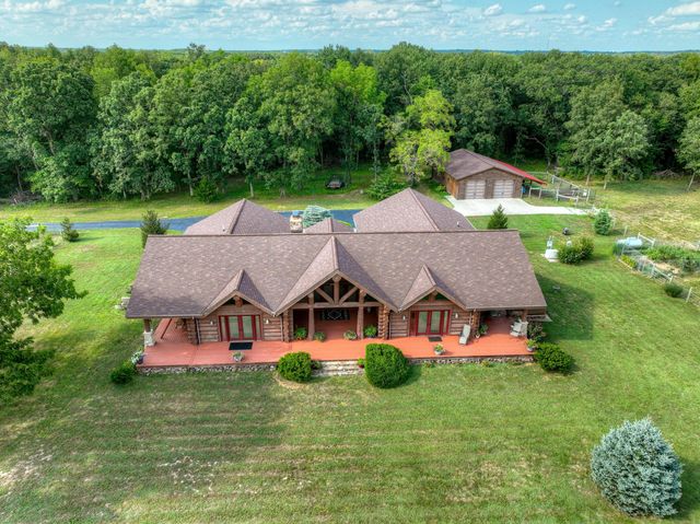 560 County Road 170, Diamond, MO 64840