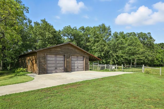 560 County Road 170, Diamond, MO 64840