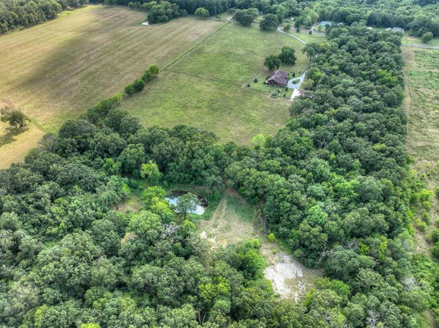 560 County Road 170, Diamond, MO 64840