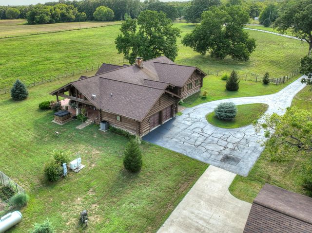560 County Road 170, Diamond, MO 64840