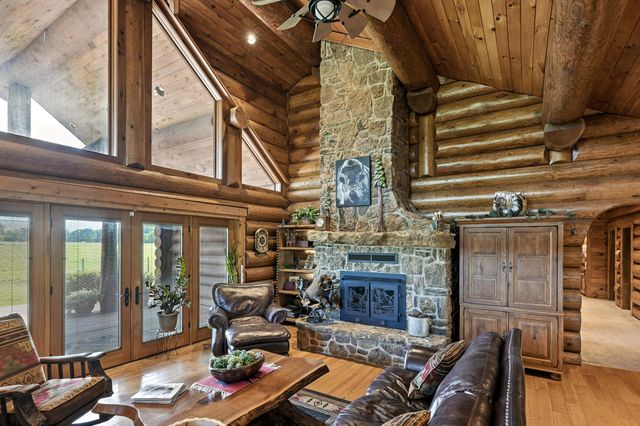 560 County Road 170, Diamond, MO 64840