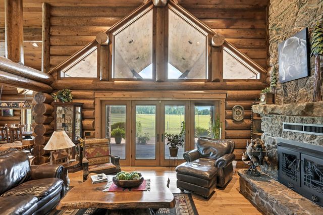 560 County Road 170, Diamond, MO 64840