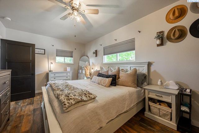 805 Babs Ave, Benton City, WA 99320