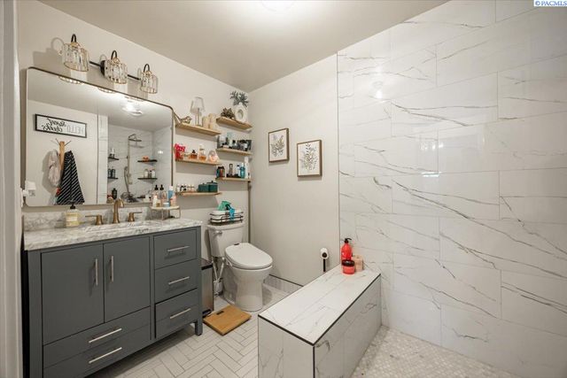 805 Babs Ave, Benton City, WA 99320