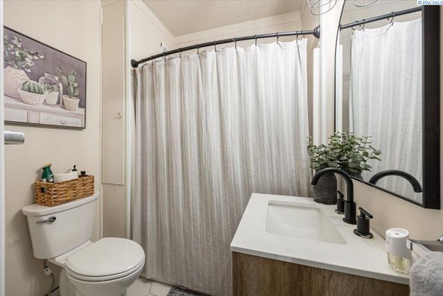 805 Babs Ave, Benton City, WA 99320