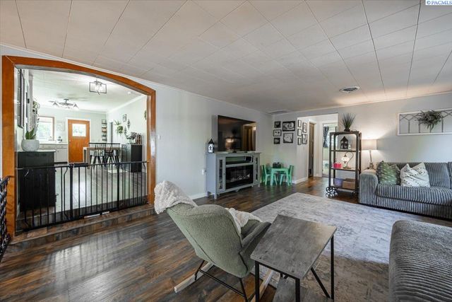 805 Babs Ave, Benton City, WA 99320