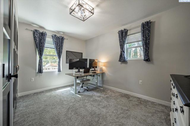 805 Babs Ave, Benton City, WA 99320