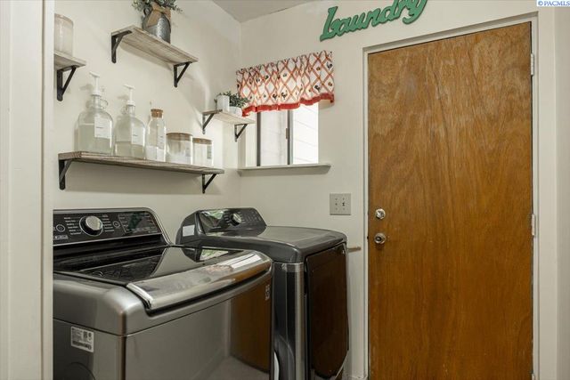 805 Babs Ave, Benton City, WA 99320