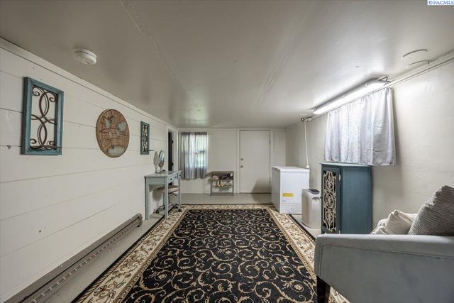 805 Babs Ave, Benton City, WA 99320