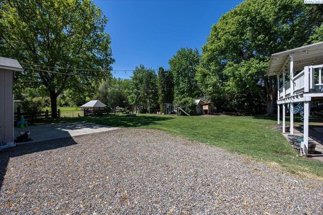 805 Babs Ave, Benton City, WA 99320