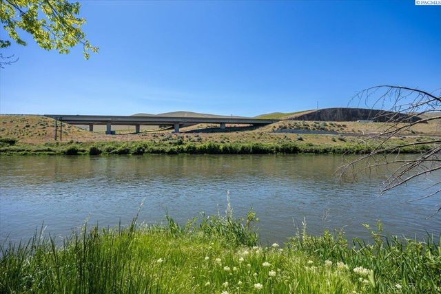 805 Babs Ave, Benton City, WA 99320