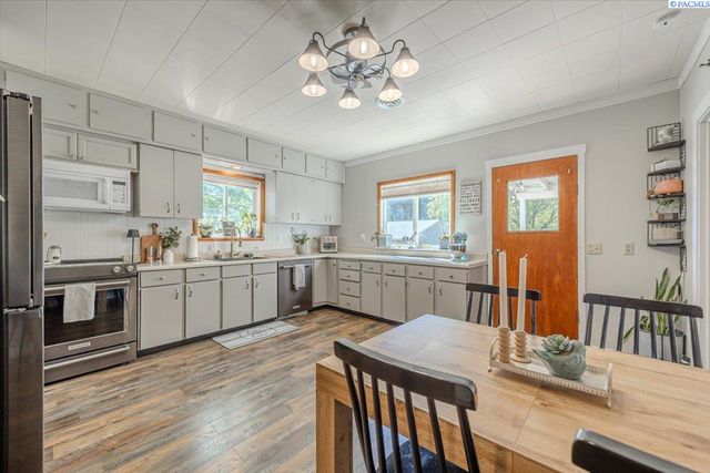 805 Babs Ave, Benton City, WA 99320