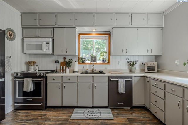 805 Babs Ave, Benton City, WA 99320