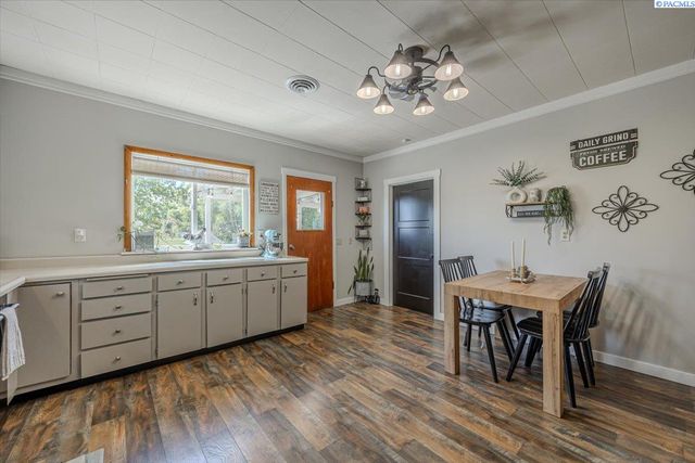 805 Babs Ave, Benton City, WA 99320