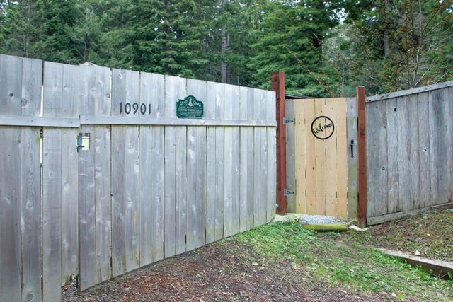 10901 Gurley Ln, Mendocino, CA 95460