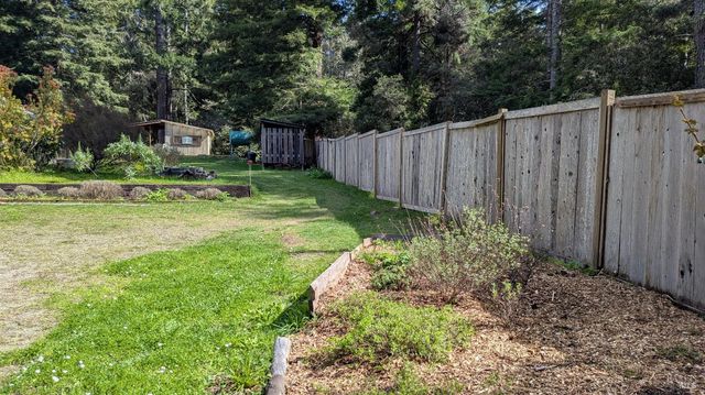 10901 Gurley Ln, Mendocino, CA 95460
