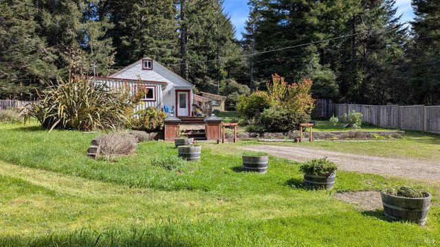 10901 Gurley Ln, Mendocino, CA 95460