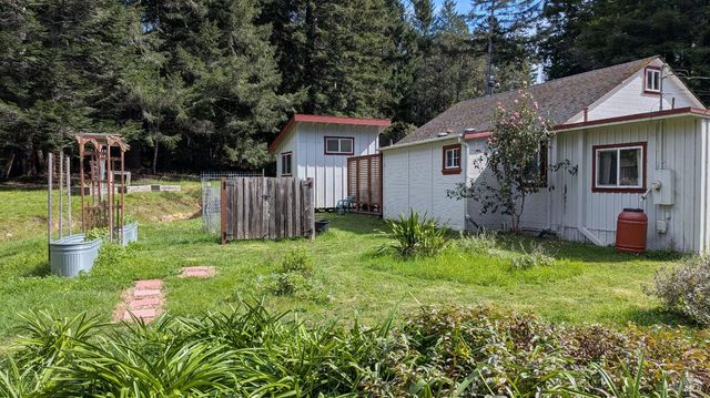 10901 Gurley Ln, Mendocino, CA 95460
