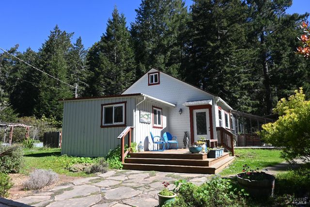 10901 Gurley Ln, Mendocino, CA 95460