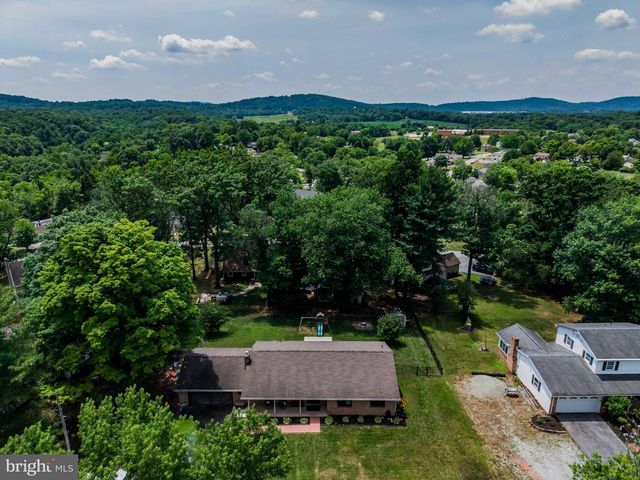 45 MULLIGAN DR, Etters, PA 17319