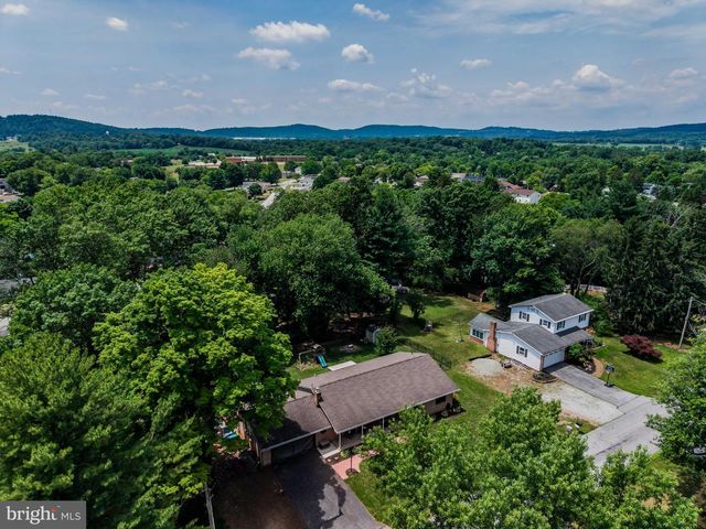 45 MULLIGAN DR, Etters, PA 17319