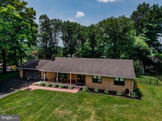 45 MULLIGAN DR, Etters, PA 17319