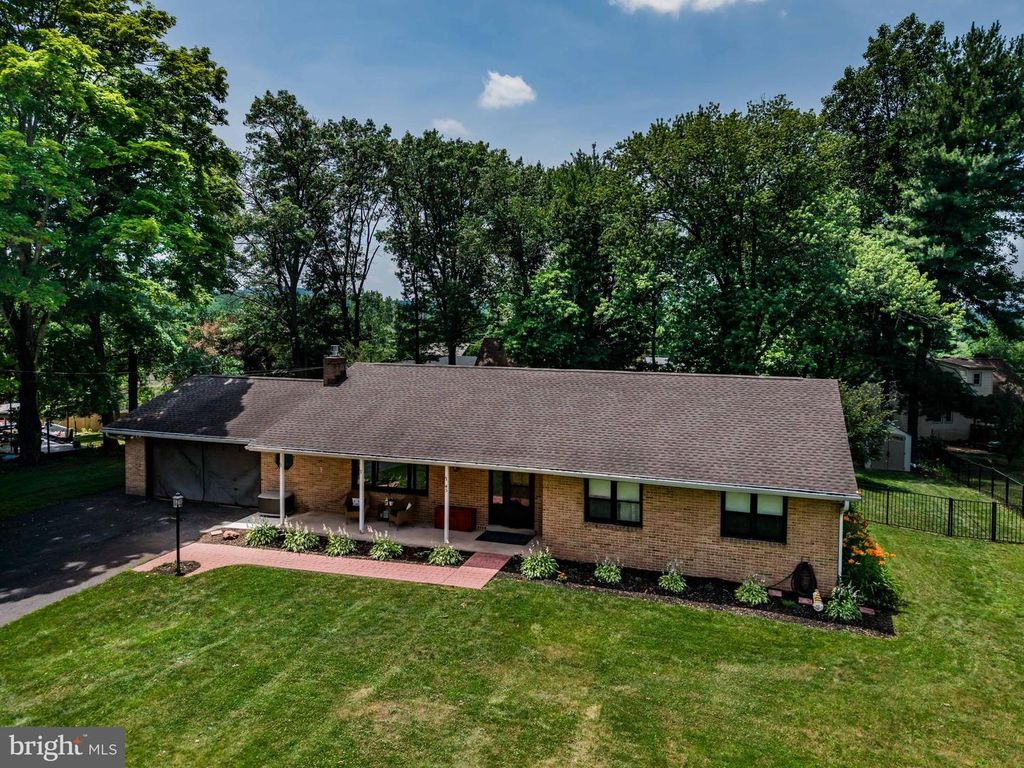 45 MULLIGAN DR, Etters, PA 17319