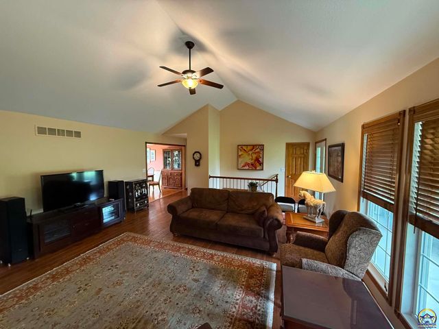 25029 Dehoff RD, Tonganoxie, KS 66086
