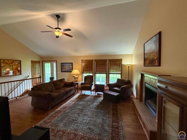 25029 Dehoff RD, Tonganoxie, KS 66086