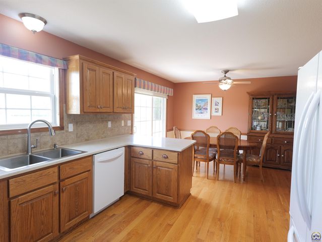 25029 Dehoff RD, Tonganoxie, KS 66086
