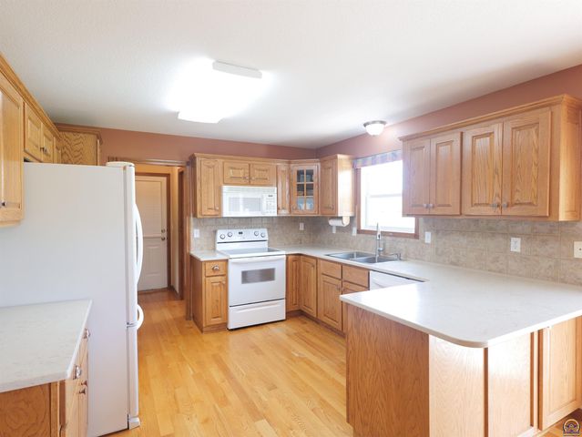 25029 Dehoff RD, Tonganoxie, KS 66086