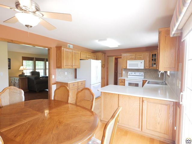 25029 Dehoff RD, Tonganoxie, KS 66086
