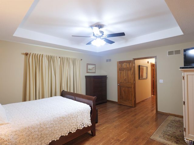 25029 Dehoff RD, Tonganoxie, KS 66086