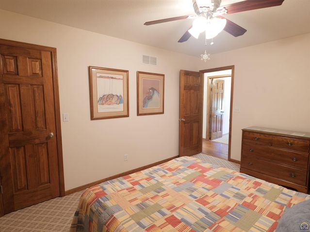 25029 Dehoff RD, Tonganoxie, KS 66086
