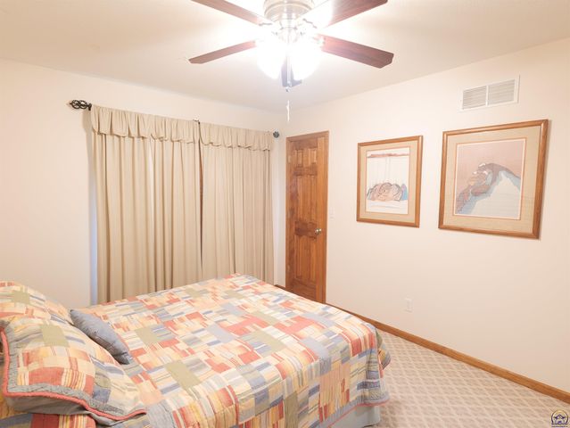 25029 Dehoff RD, Tonganoxie, KS 66086