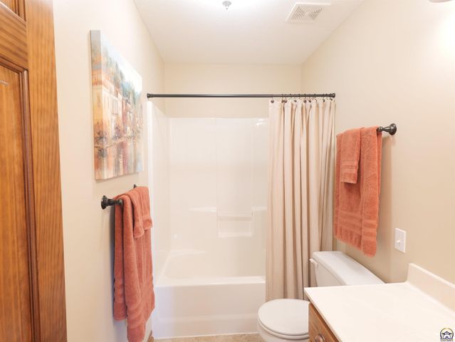 25029 Dehoff RD, Tonganoxie, KS 66086