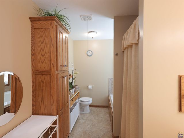 25029 Dehoff RD, Tonganoxie, KS 66086