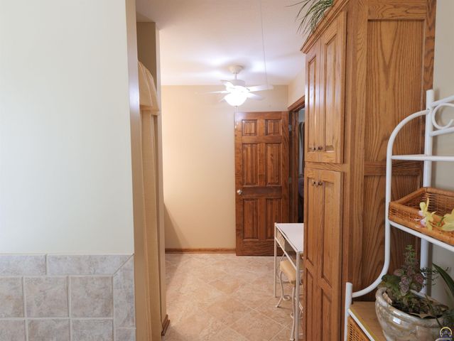 25029 Dehoff RD, Tonganoxie, KS 66086